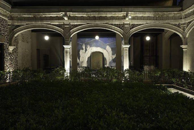 Downtown Mexico Hotel Exterior photo